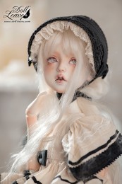 Una -Doll Leaves Porcelain skin Girl